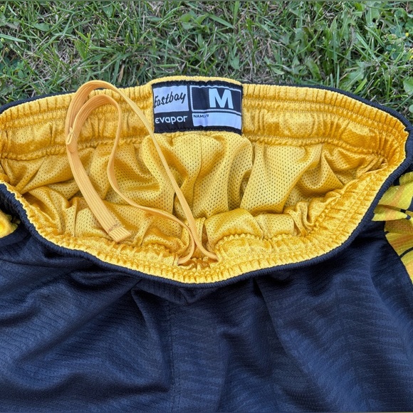 Eastbay Reversible Basketball Athletic Shorts Mens Medium Black Yellow Gold Mesh - Picture 6 of 8